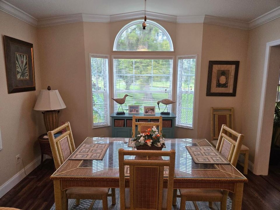 For Sale: $149,000 (1 beds, 1 baths, 916 Square Feet)