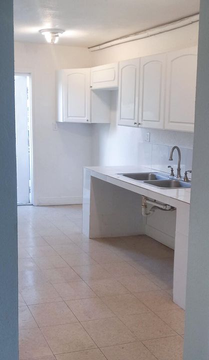 For Sale: $2,500 (0 beds, 0 baths, 1008 Square Feet)