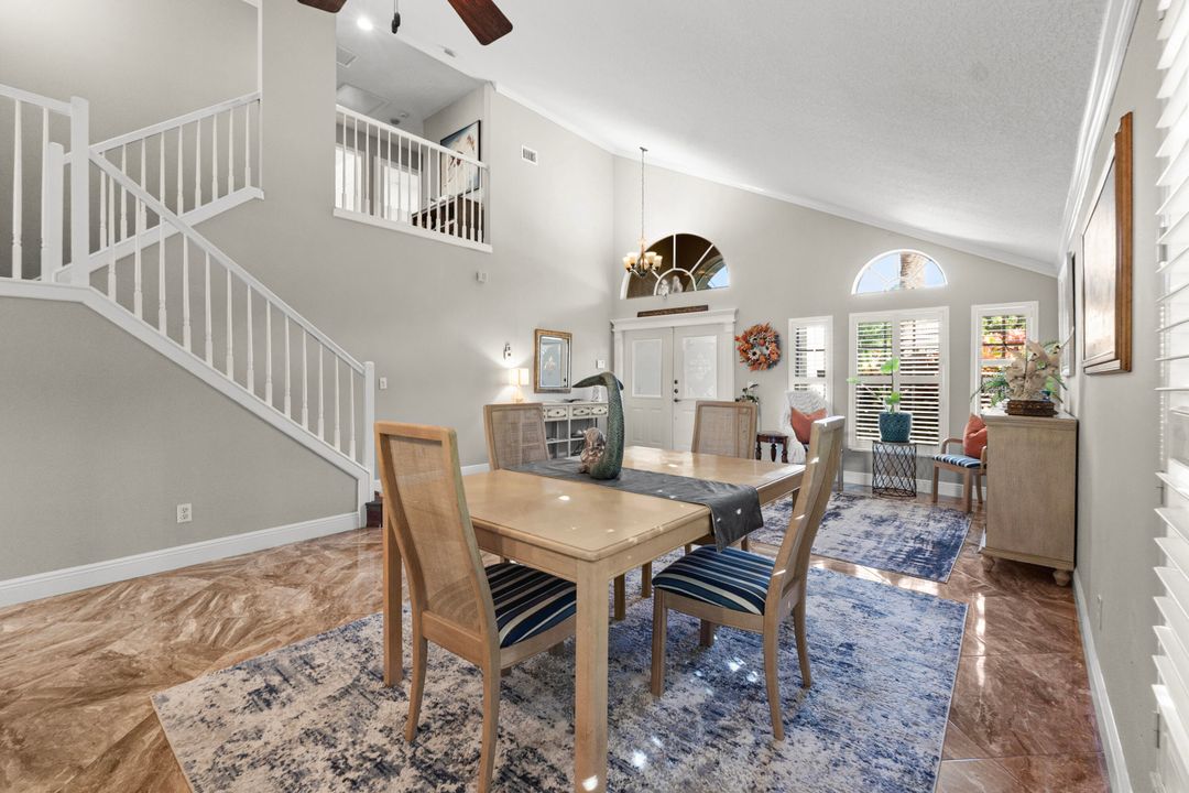 En Venta: $650,000 (4 camas, 2 baños, 2218 Pies cuadrados)