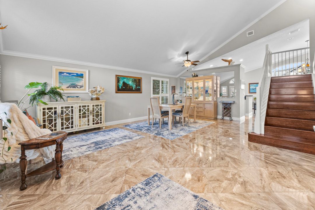 En Venta: $650,000 (4 camas, 2 baños, 2218 Pies cuadrados)