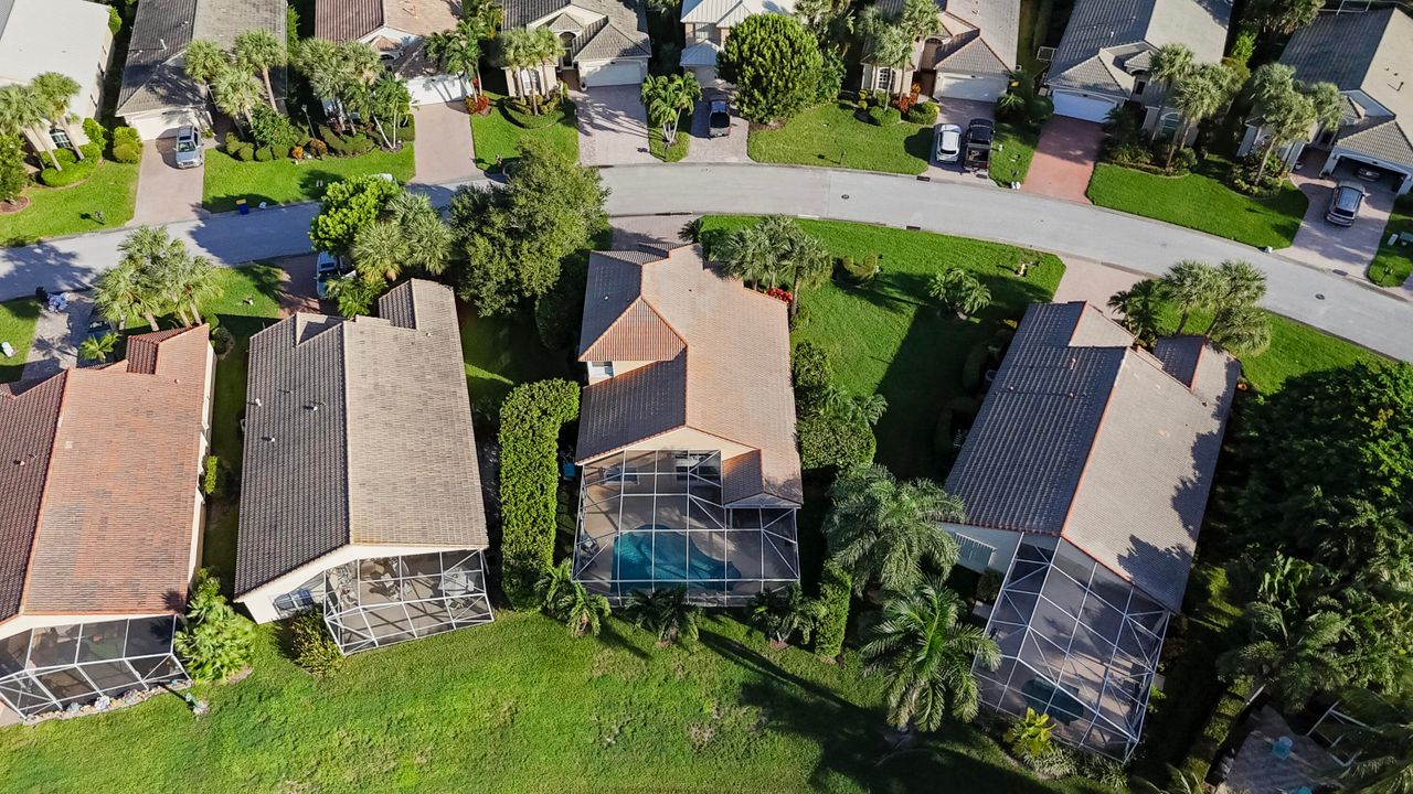 En Venta: $650,000 (4 camas, 2 baños, 2218 Pies cuadrados)