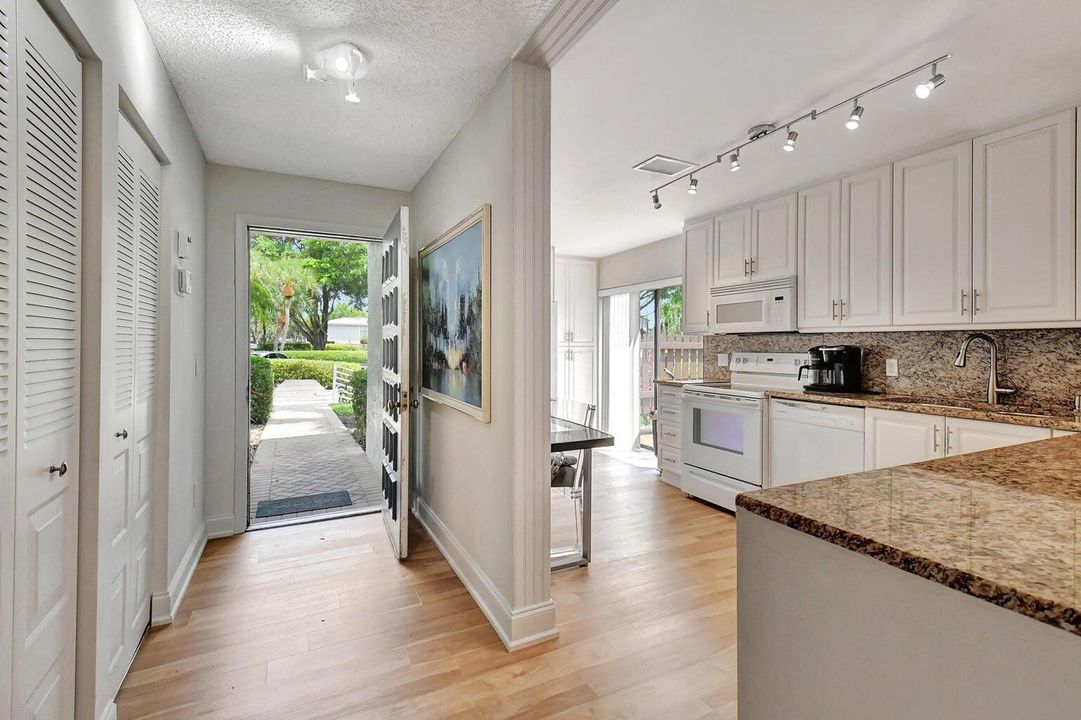 Под контрактом: $7,000 (2 спален, 2 ванн, 1546 Квадратных фут)