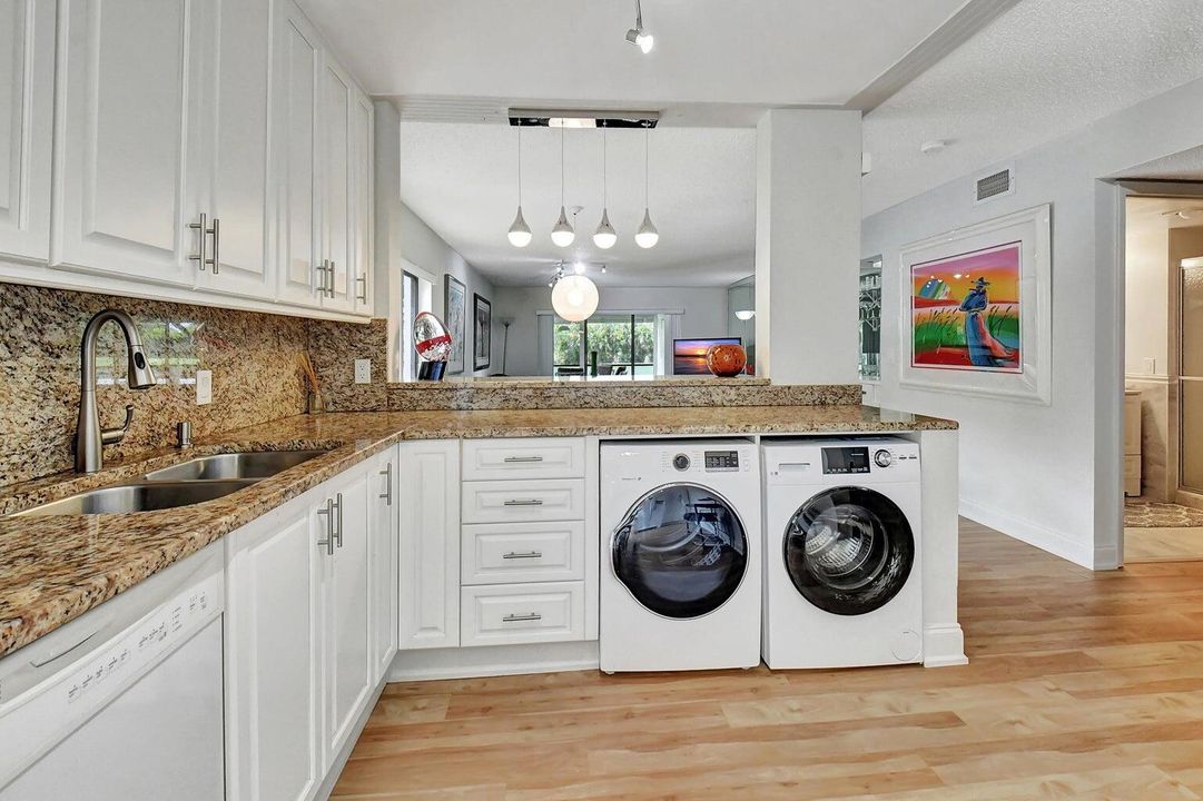 Под контрактом: $7,000 (2 спален, 2 ванн, 1546 Квадратных фут)