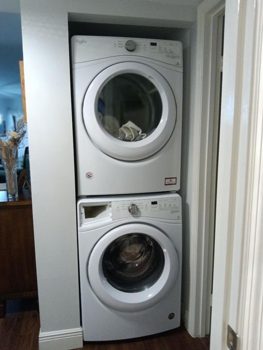 Active With Contract: $269,500 (2 beds, 2 baths, 1254 Square Feet)