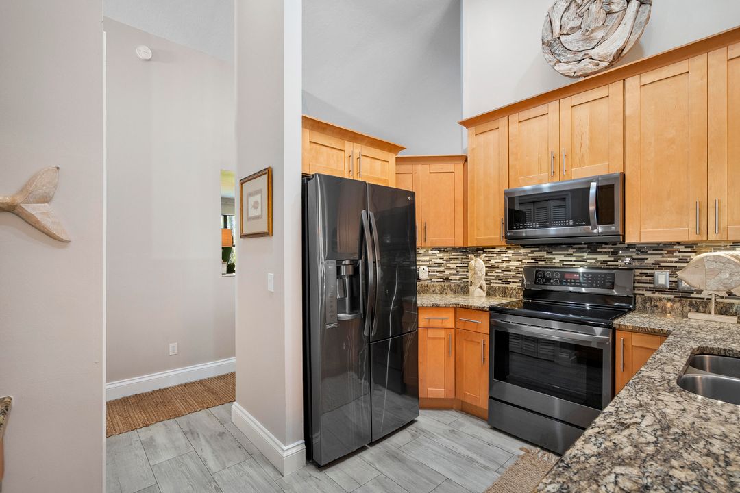 For Sale: $800,000 (3 beds, 2 baths, 2317 Square Feet)