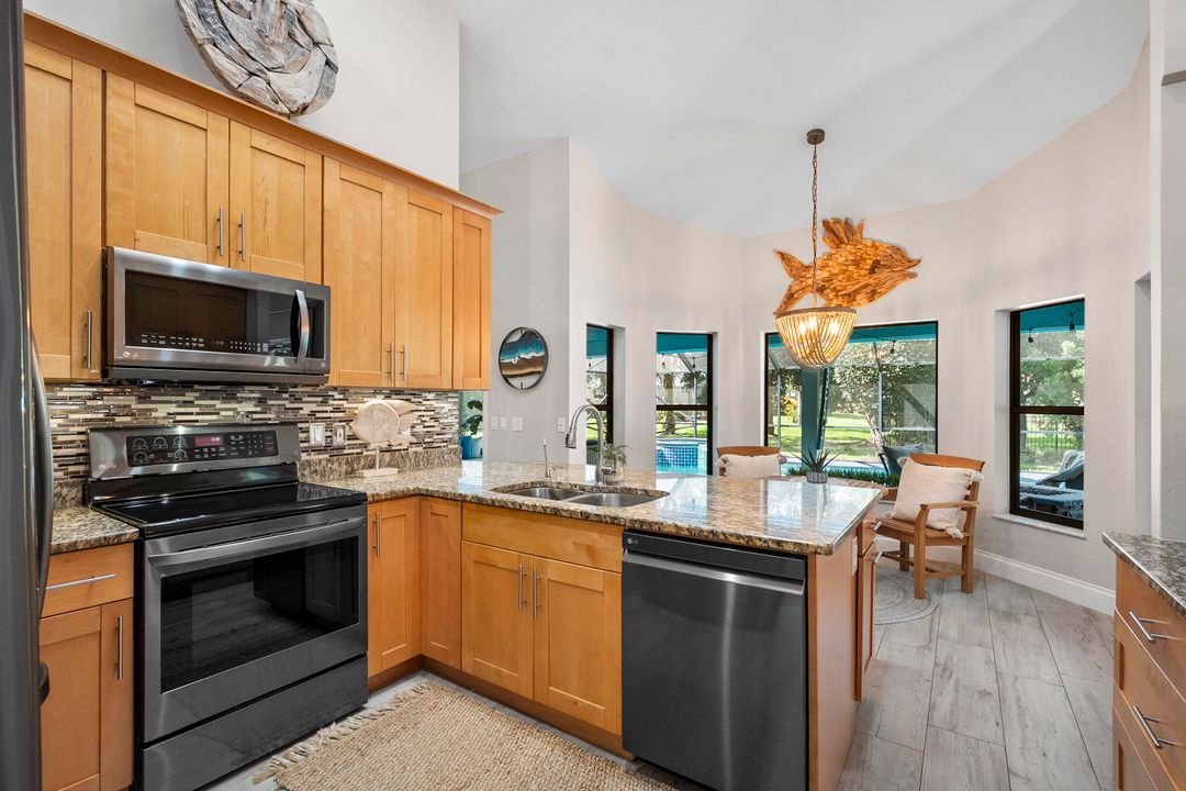 For Sale: $800,000 (3 beds, 2 baths, 2317 Square Feet)