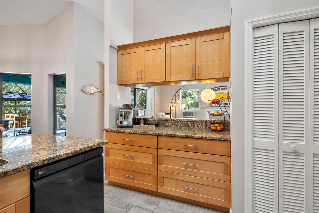 For Sale: $800,000 (3 beds, 2 baths, 2317 Square Feet)