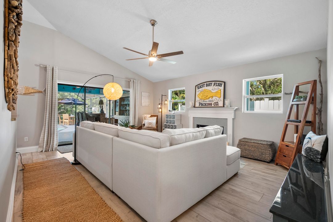 For Sale: $800,000 (3 beds, 2 baths, 2317 Square Feet)