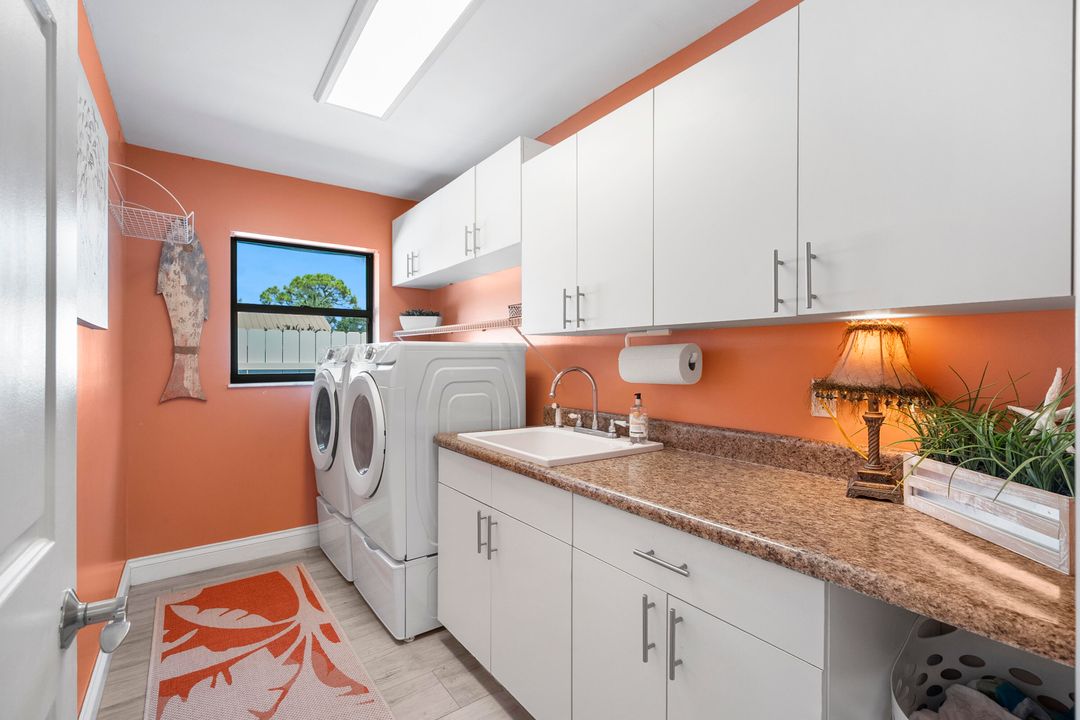 For Sale: $800,000 (3 beds, 2 baths, 2317 Square Feet)