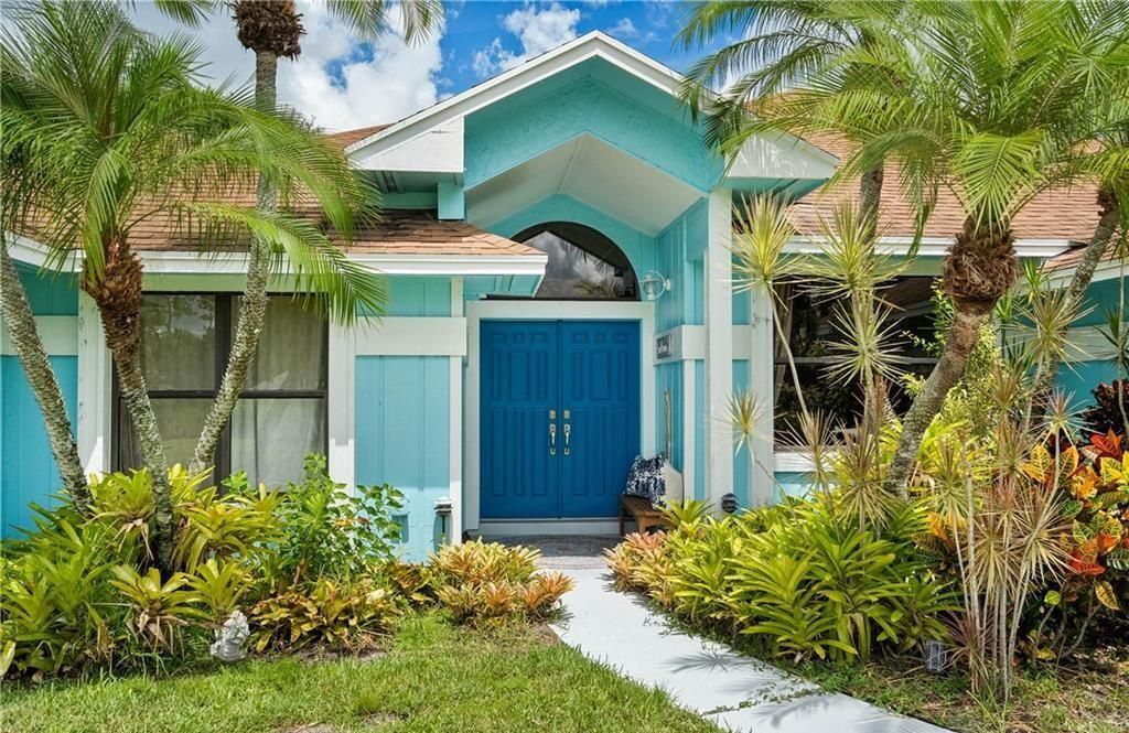 For Sale: $800,000 (3 beds, 2 baths, 2317 Square Feet)