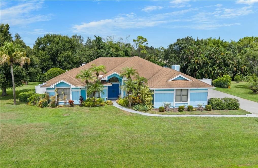 For Sale: $800,000 (3 beds, 2 baths, 2317 Square Feet)