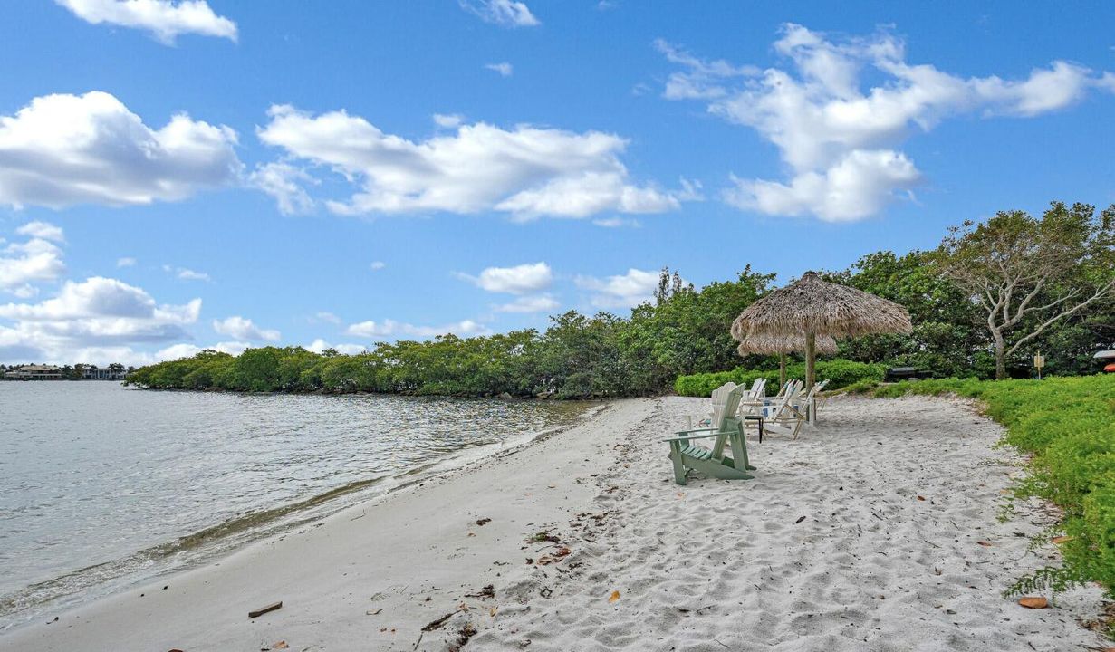 Active With Contract: $279,900 (3 beds, 2 baths, 1298 Square Feet)