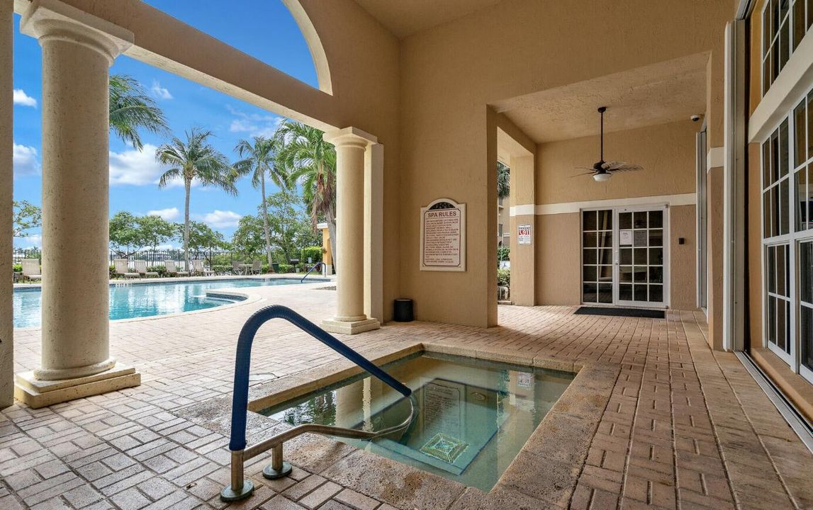 Active With Contract: $279,900 (3 beds, 2 baths, 1298 Square Feet)