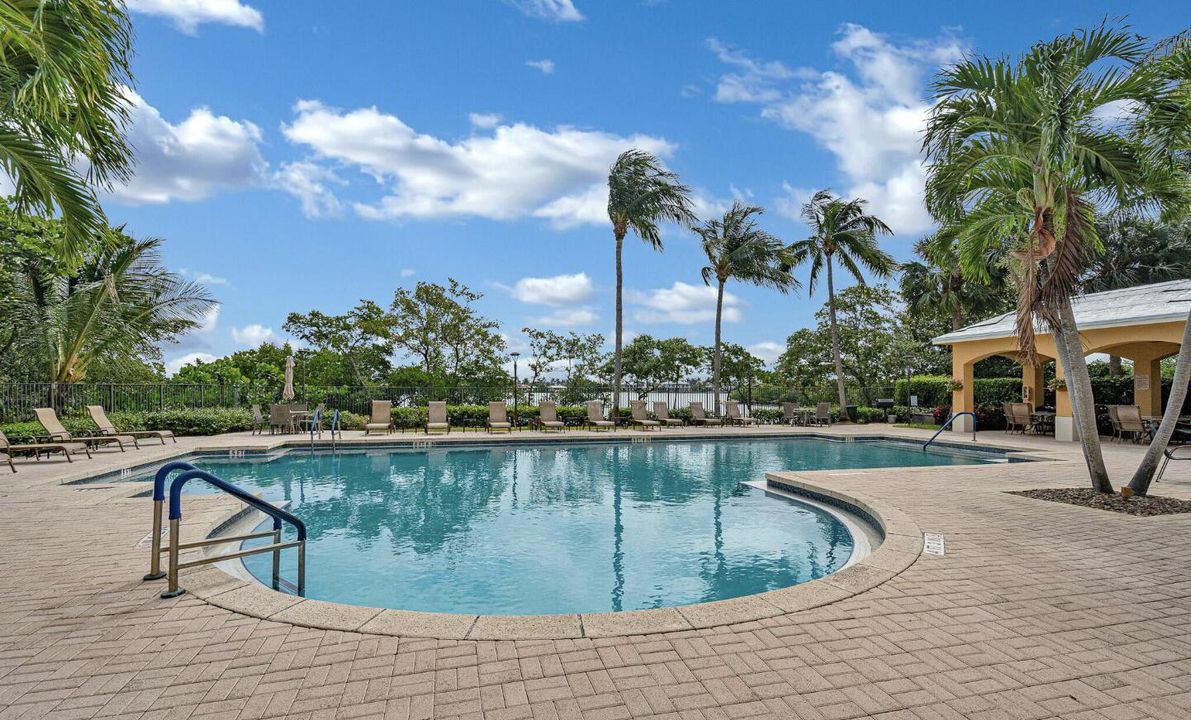 Active With Contract: $279,900 (3 beds, 2 baths, 1298 Square Feet)