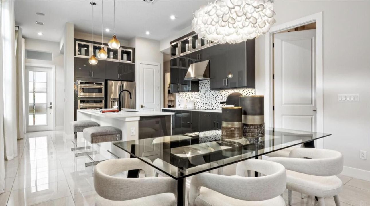 Activo con contrato: $3,250 (3 camas, 2 baños, 1723 Pies cuadrados)