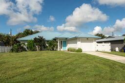 For Rent: $3,000 (3 beds, 2 baths, 1399 Square Feet)