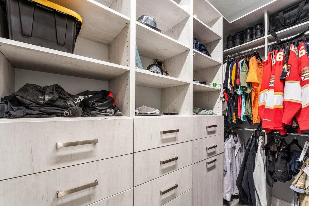 For Sale: $1,399,900 (4 beds, 3 baths, 2696 Square Feet)