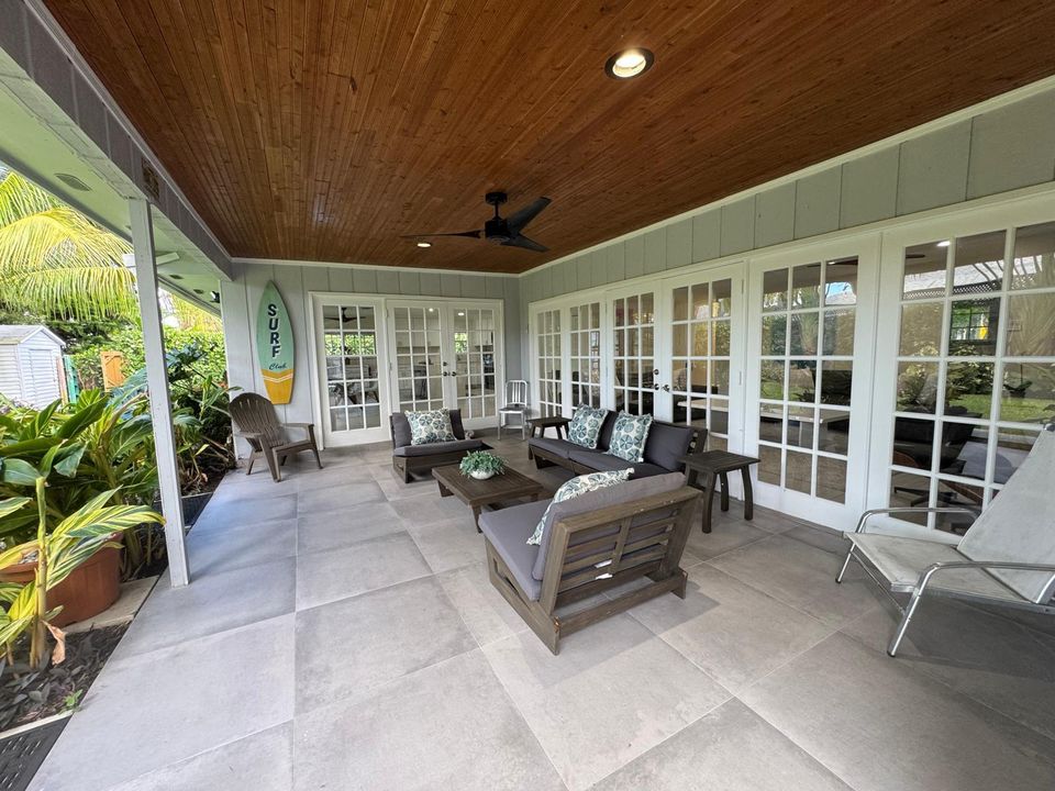 For Sale: $1,050,000 (3 beds, 2 baths, 2104 Square Feet)