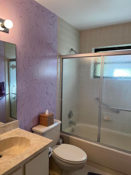 Под контрактом: $300,000 (3 спален, 2 ванн, 1469 Квадратных фут)