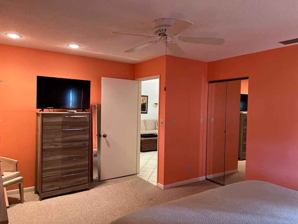 Под контрактом: $300,000 (3 спален, 2 ванн, 1469 Квадратных фут)