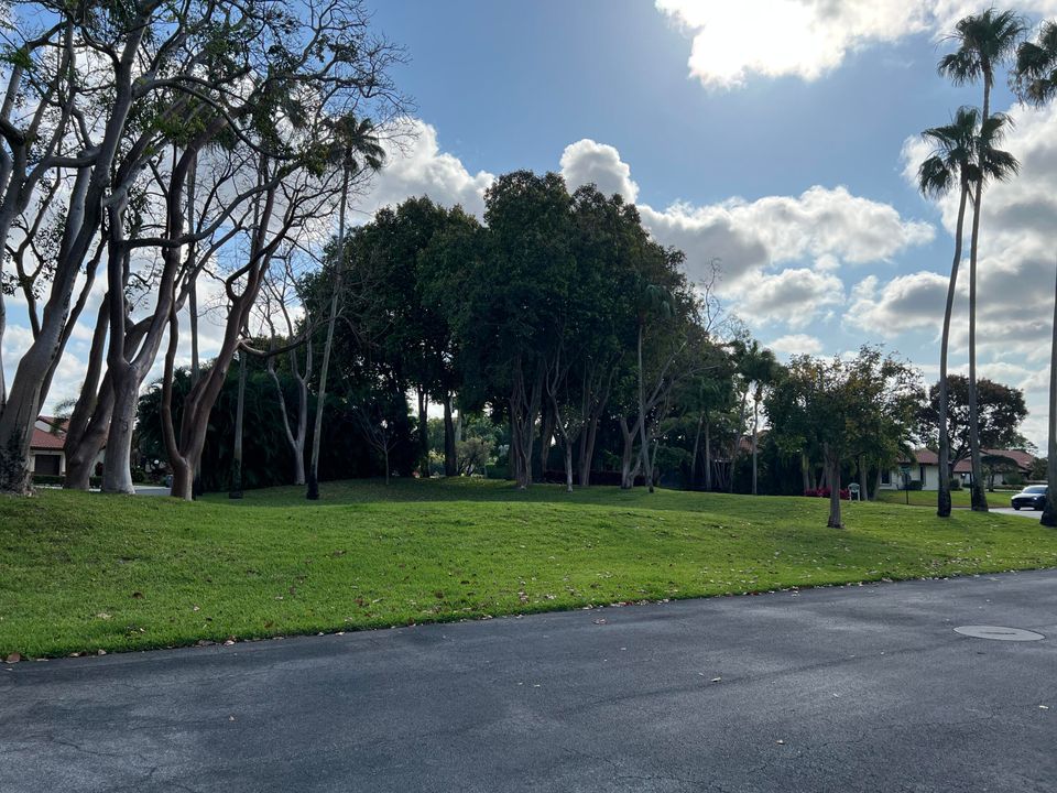 Под контрактом: $300,000 (3 спален, 2 ванн, 1469 Квадратных фут)