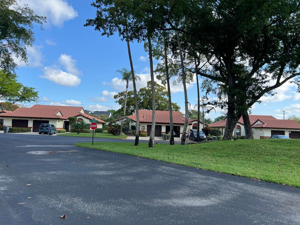 Под контрактом: $300,000 (3 спален, 2 ванн, 1469 Квадратных фут)