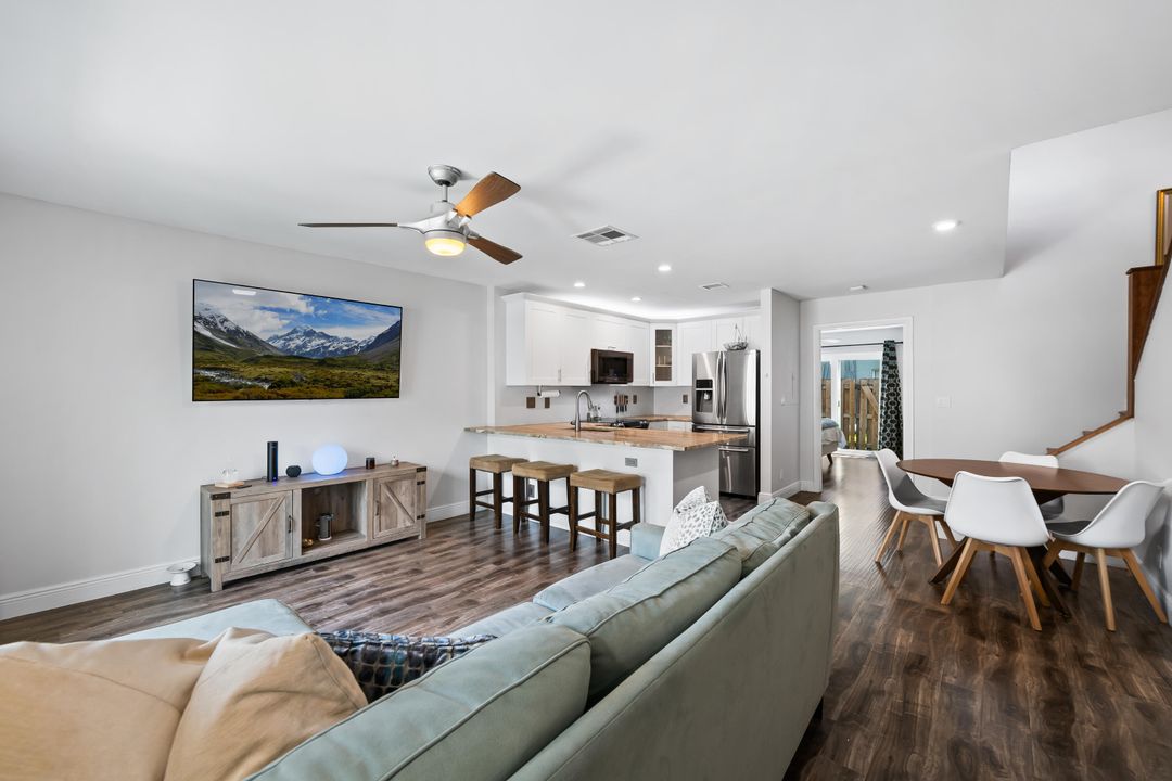 Recently Sold: $299,000 (3 beds, 2 baths, 1365 Square Feet)