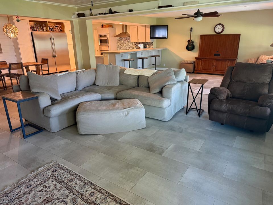 For Sale: $1,196,000 (3 beds, 2 baths, 1886 Square Feet)