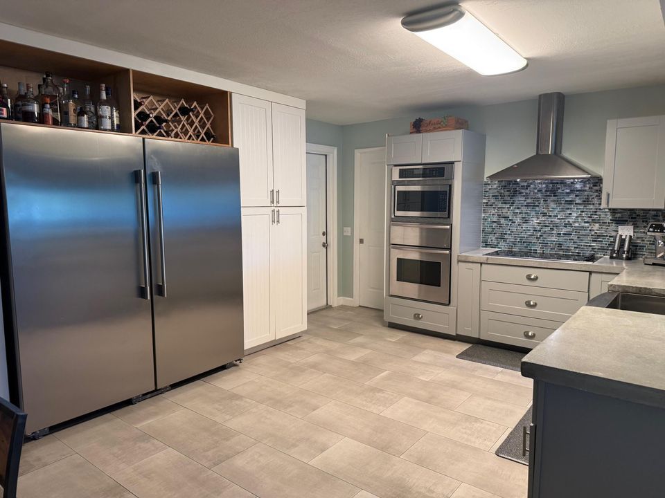 For Sale: $1,196,000 (3 beds, 2 baths, 1886 Square Feet)