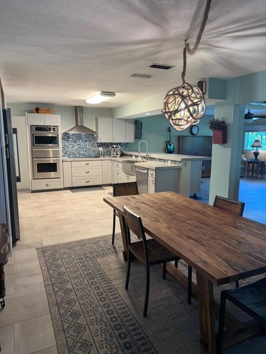 For Sale: $1,196,000 (3 beds, 2 baths, 1886 Square Feet)