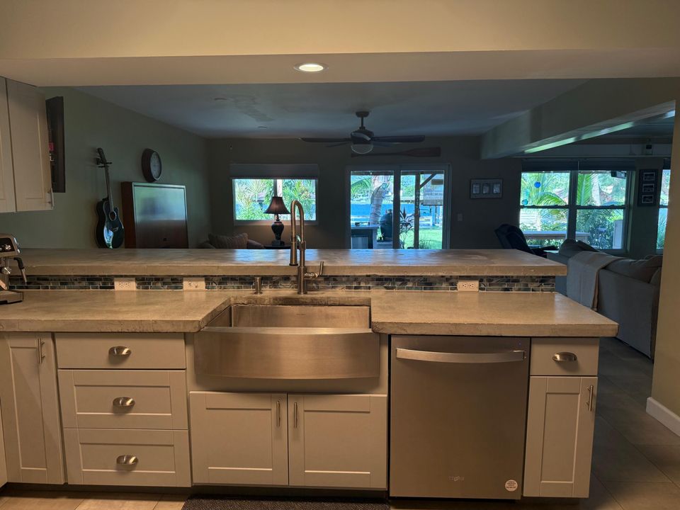 For Sale: $1,196,000 (3 beds, 2 baths, 1886 Square Feet)