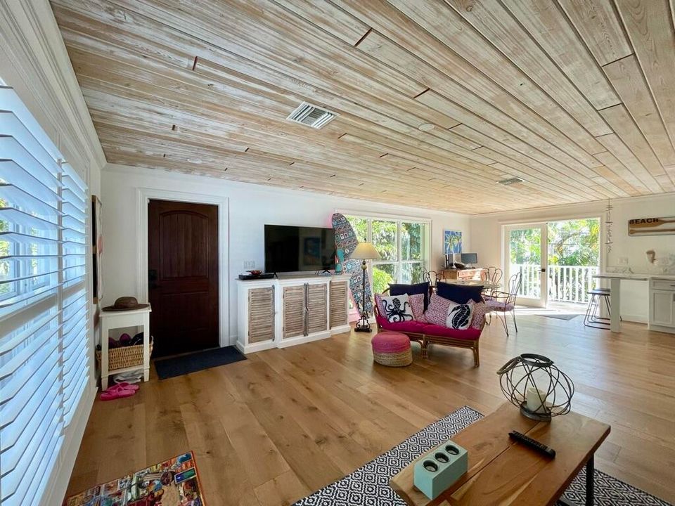 В аренду: $6,500 (2 спален, 2 ванн, 1300 Квадратных фут)