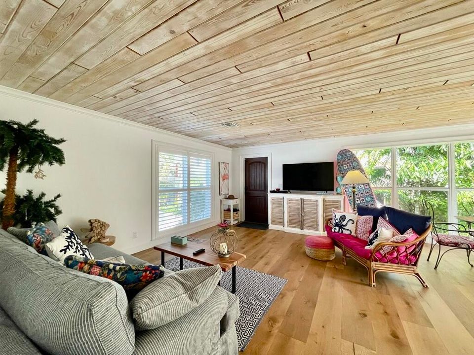 В аренду: $6,500 (2 спален, 2 ванн, 1300 Квадратных фут)