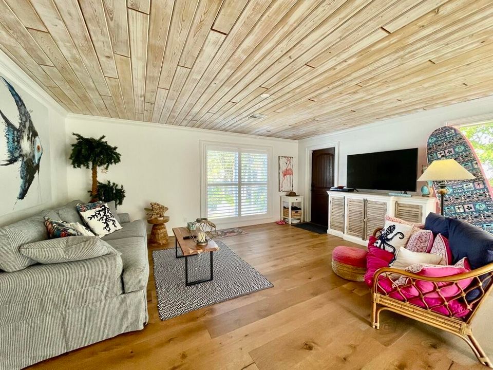 В аренду: $6,500 (2 спален, 2 ванн, 1300 Квадратных фут)