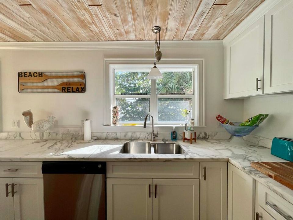 В аренду: $6,500 (2 спален, 2 ванн, 1300 Квадратных фут)