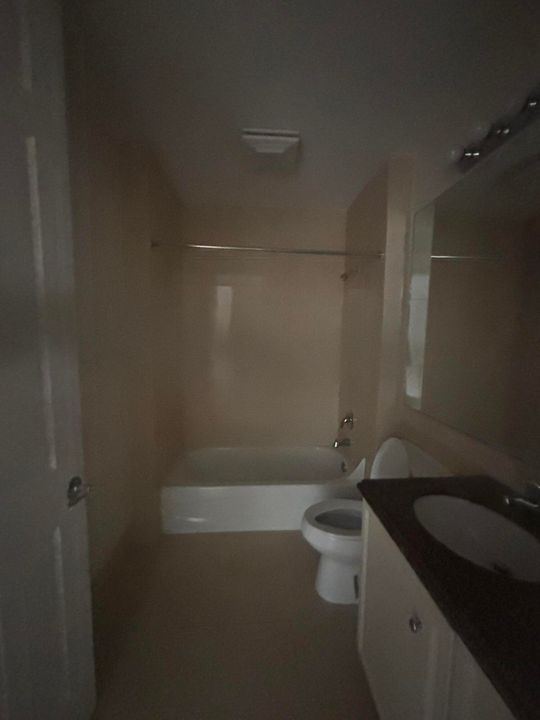 For Rent: $2,500 (2 beds, 2 baths, 1989 Square Feet)