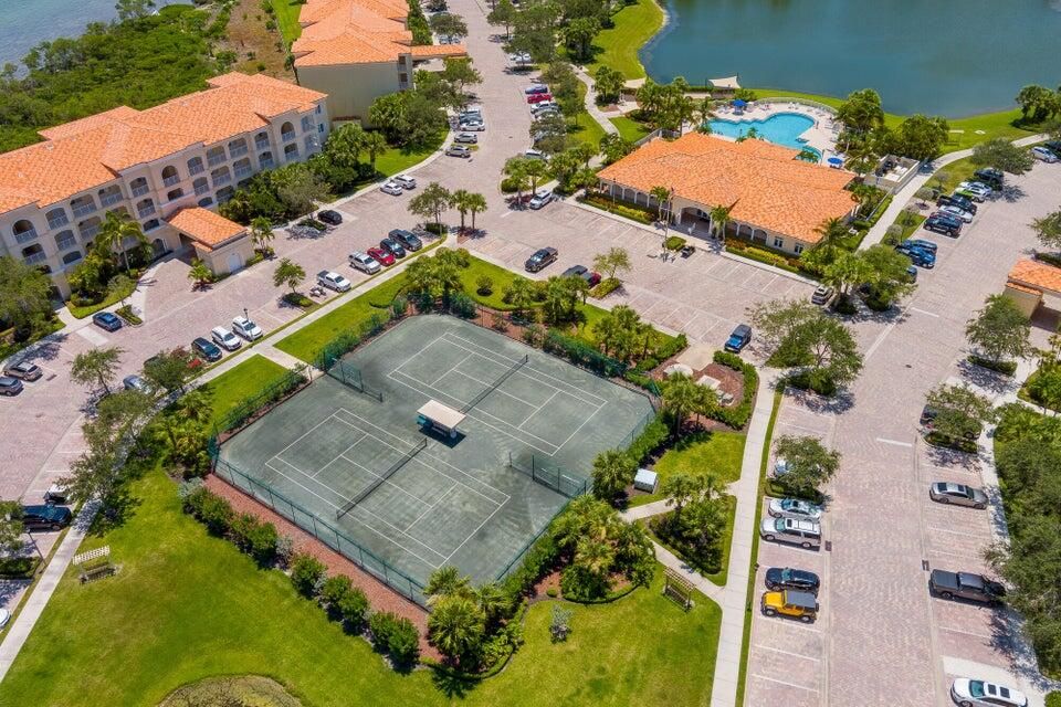 For Rent: $2,500 (2 beds, 2 baths, 1989 Square Feet)