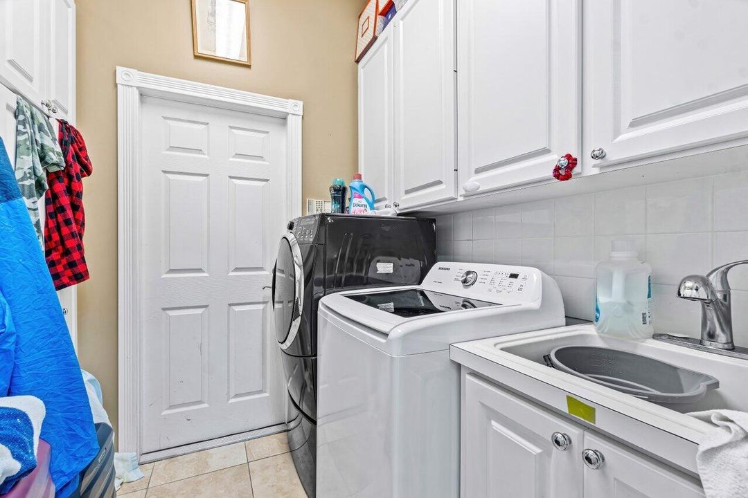 На продажу: $898,000 (4 спален, 3 ванн, 2544 Квадратных фут)