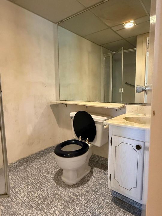 合同活跃: $69,900 (2 贝兹, 2 浴室, 880 平方英尺)