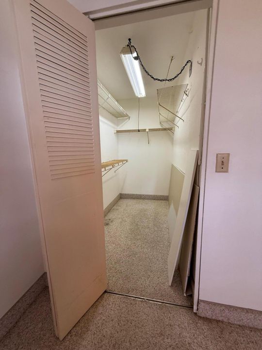 合同活跃: $69,900 (2 贝兹, 2 浴室, 880 平方英尺)