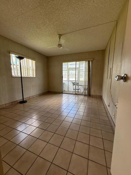 合同活跃: $69,900 (2 贝兹, 2 浴室, 880 平方英尺)