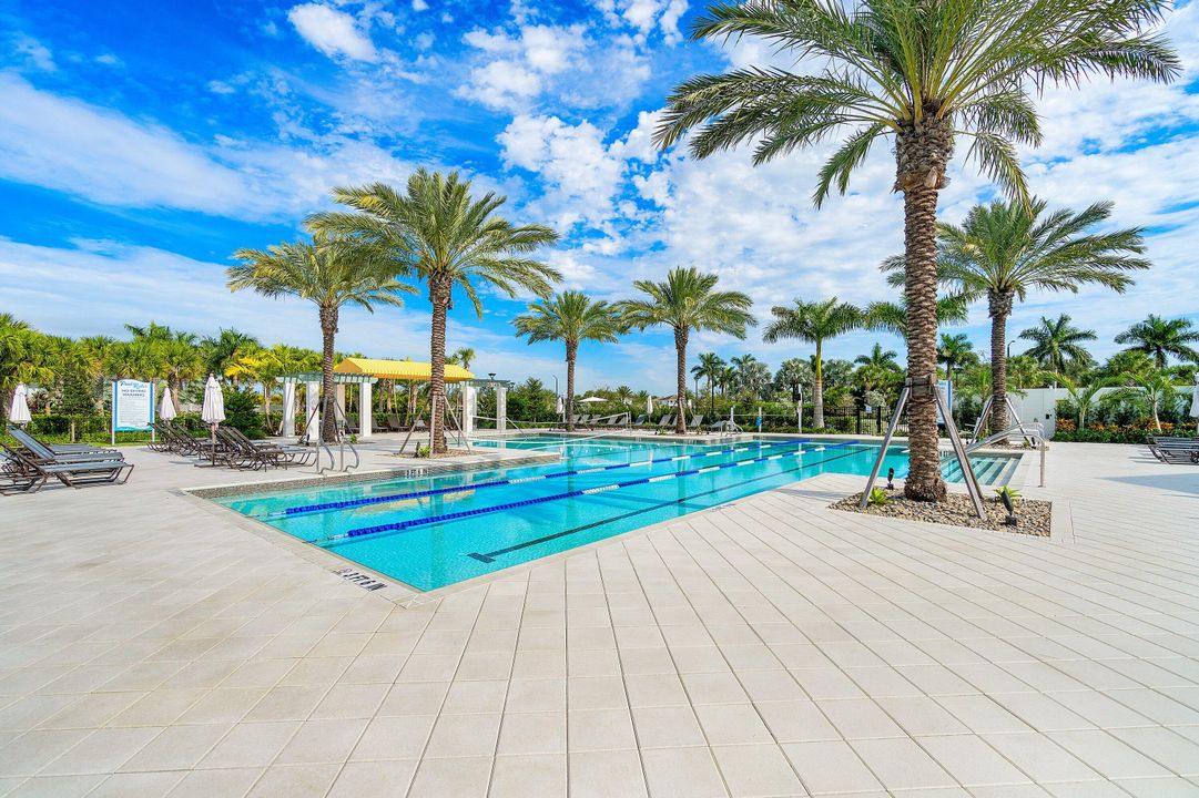 For Sale: $555,000 (4 beds, 2 baths, 1919 Square Feet)