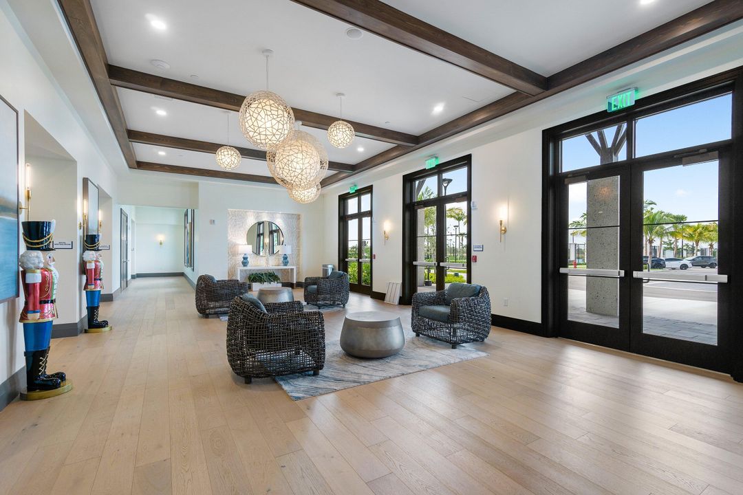 For Sale: $555,000 (4 beds, 2 baths, 1919 Square Feet)