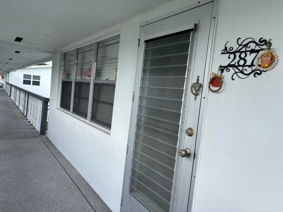 For Sale: $123,000 (1 beds, 1 baths, 646 Square Feet)