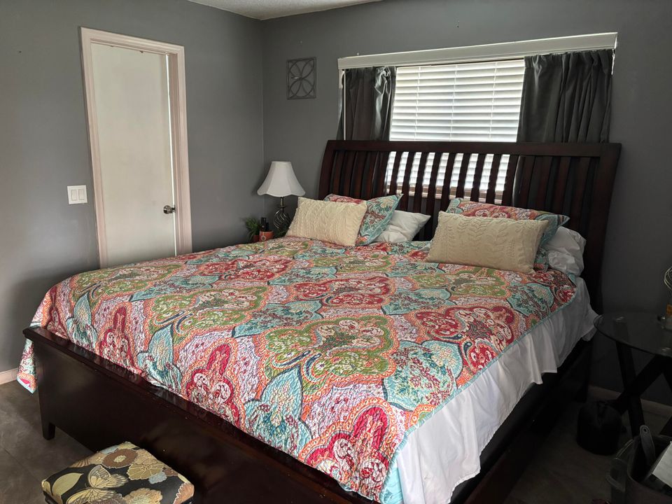 For Sale: $123,000 (1 beds, 1 baths, 646 Square Feet)