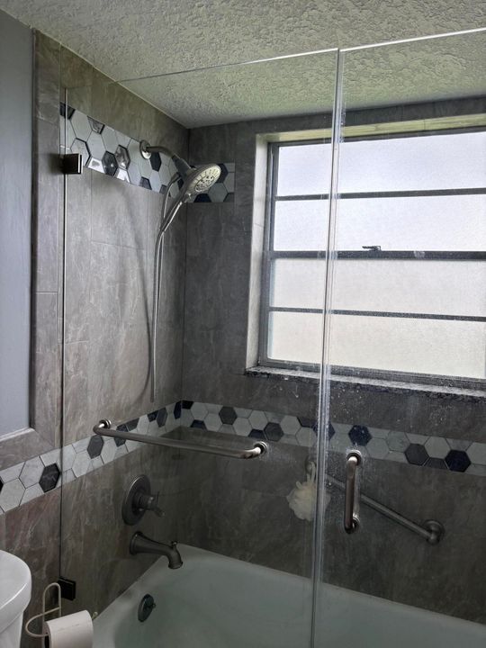 For Sale: $123,000 (1 beds, 1 baths, 646 Square Feet)