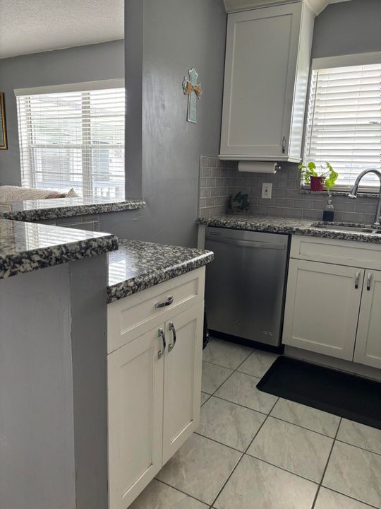 For Sale: $123,000 (1 beds, 1 baths, 646 Square Feet)