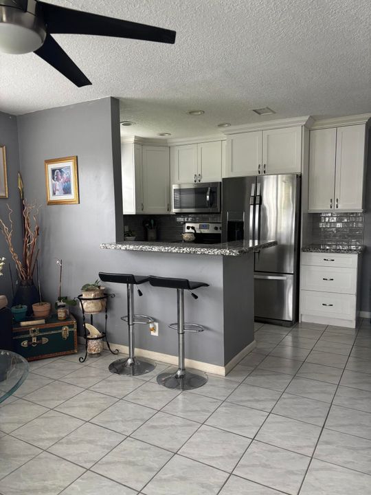 For Sale: $123,000 (1 beds, 1 baths, 646 Square Feet)