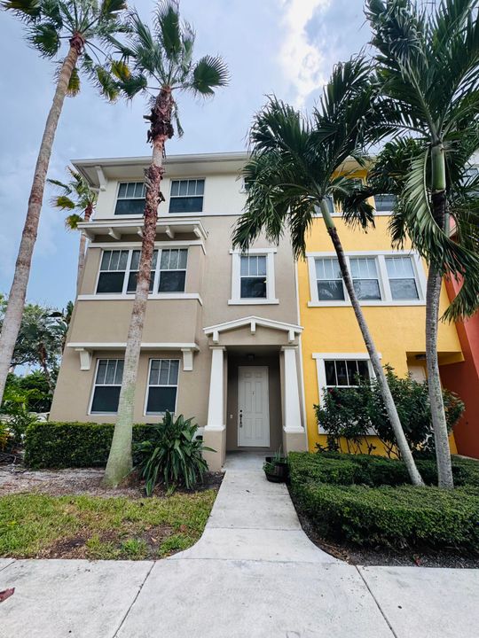 Active With Contract: $425,000 (4 beds, 3 baths, 2285 Square Feet)