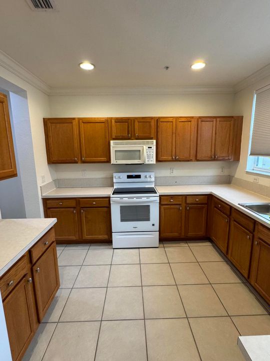 Active With Contract: $425,000 (4 beds, 3 baths, 2285 Square Feet)